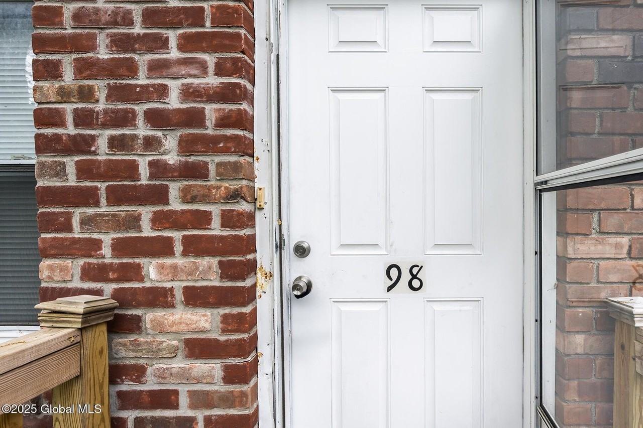 98 Mount Hope Dr - Photo 4 of 29