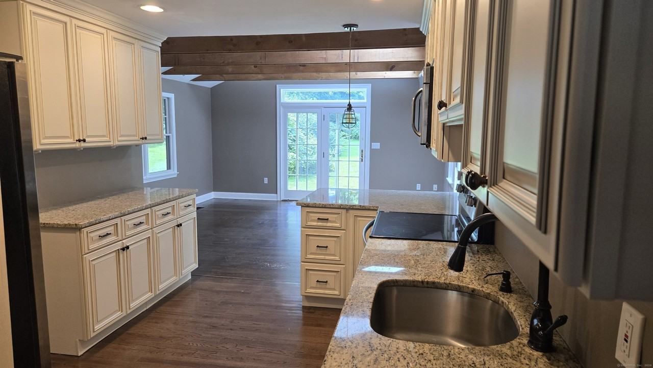 337 Wheeler Rd - Photo 3 of 24