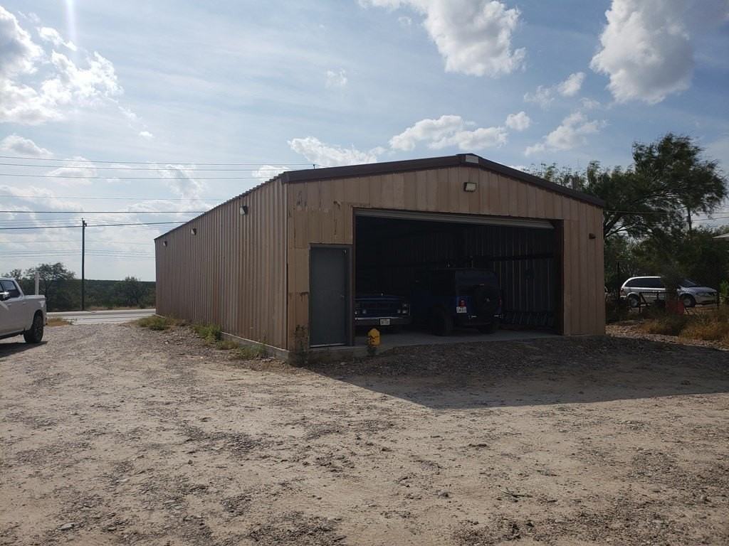 5681 Fm 1021 - Photo 3 of 15