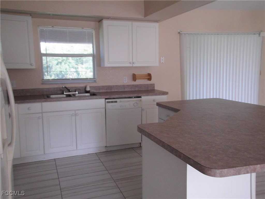 845 Wolverine St E - Photo 5 of 12