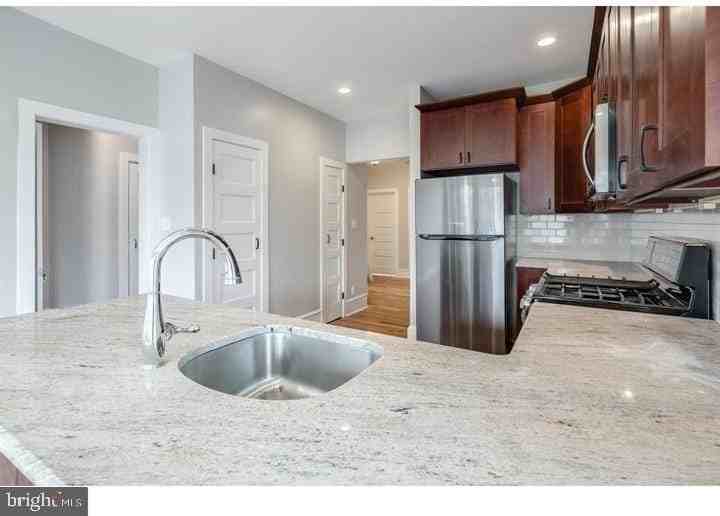 311 309--311 WARWICK ROAD - Photo 6 of 12