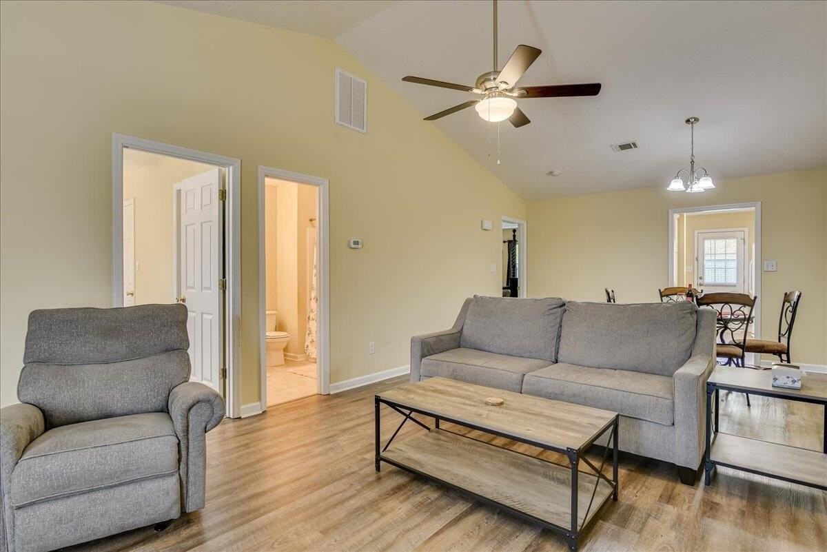 540 Edgecliff Ln - Photo 6 of 32