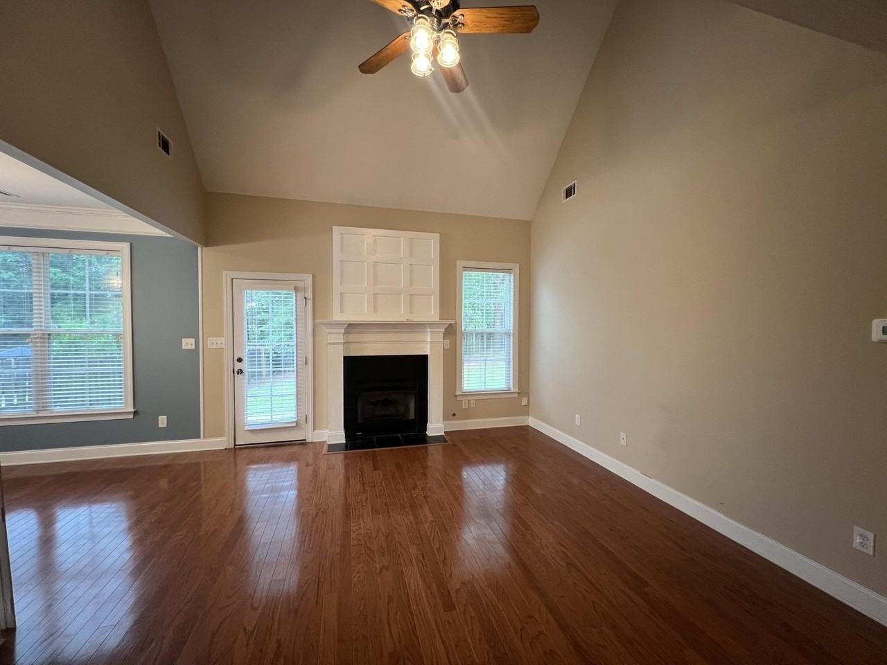 1102 Highmoor Ln - Photo 3 of 15