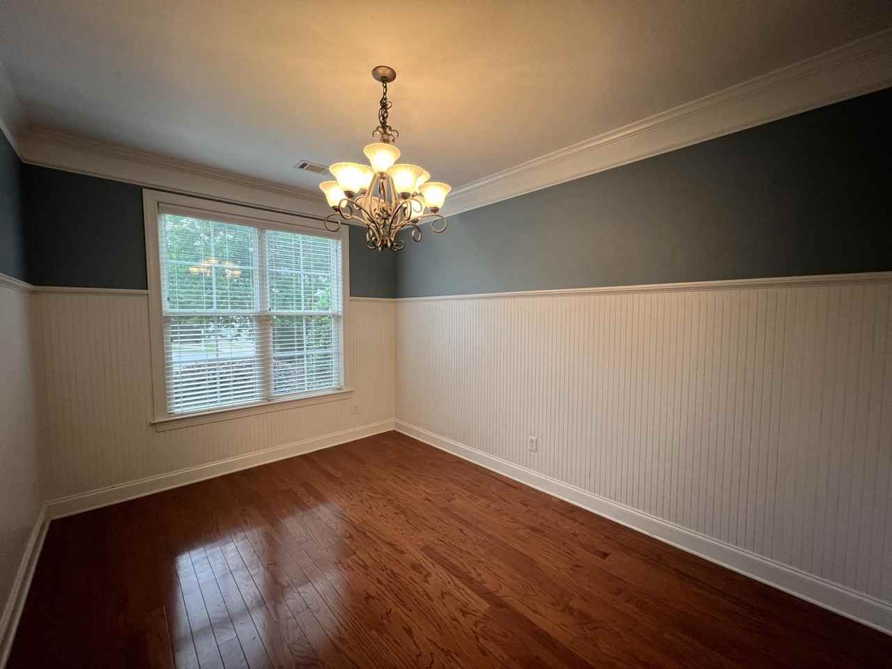 1102 Highmoor Ln - Photo 4 of 15