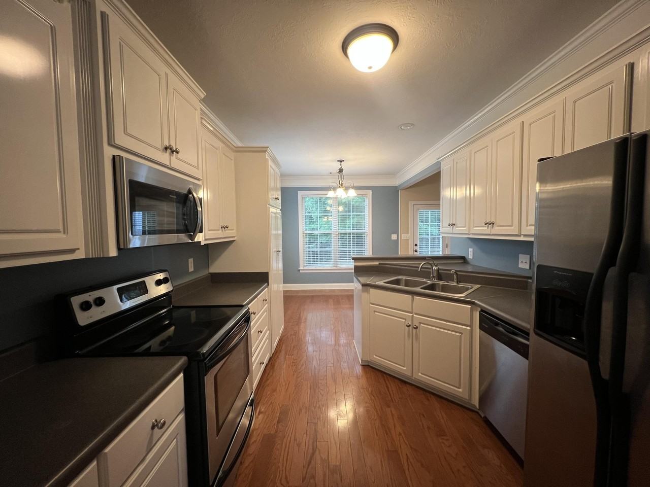 1102 Highmoor Ln - Photo 6 of 15