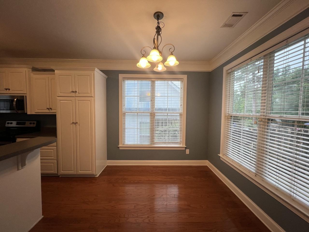 1102 Highmoor Ln - Photo 7 of 15