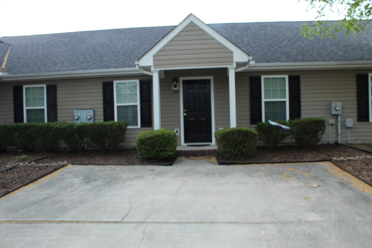 1802 Honeysuckle Way - Photo 7 of 50