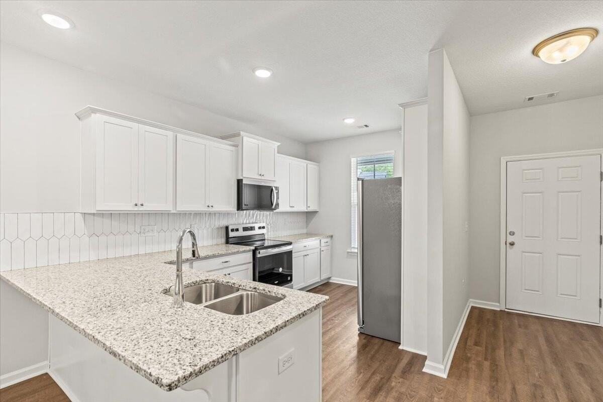 111 Copper Ridge Rd - Photo 6 of 38