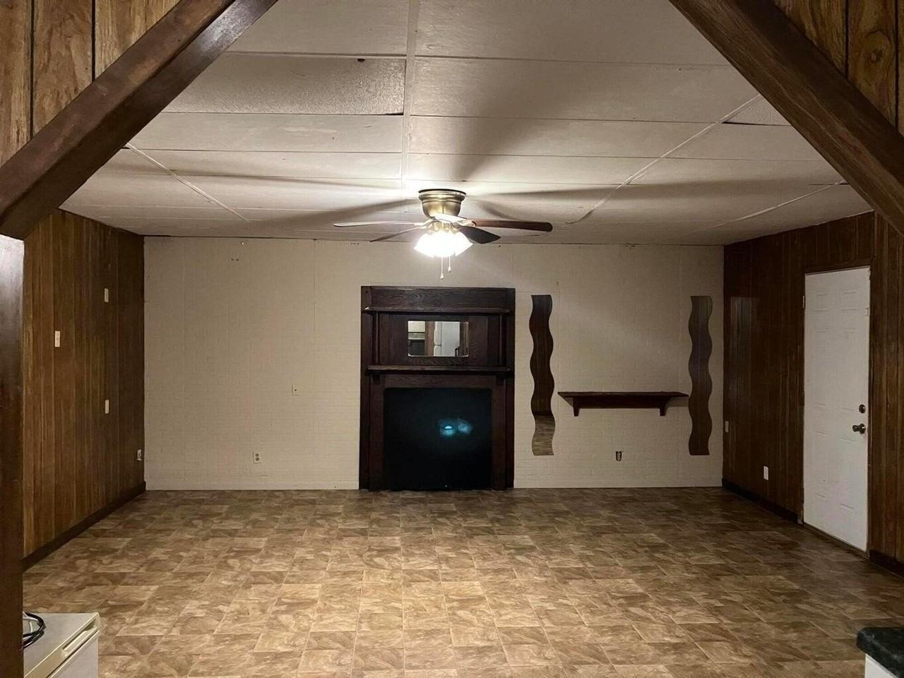 2490 Coleman Ave - Photo 5 of 9