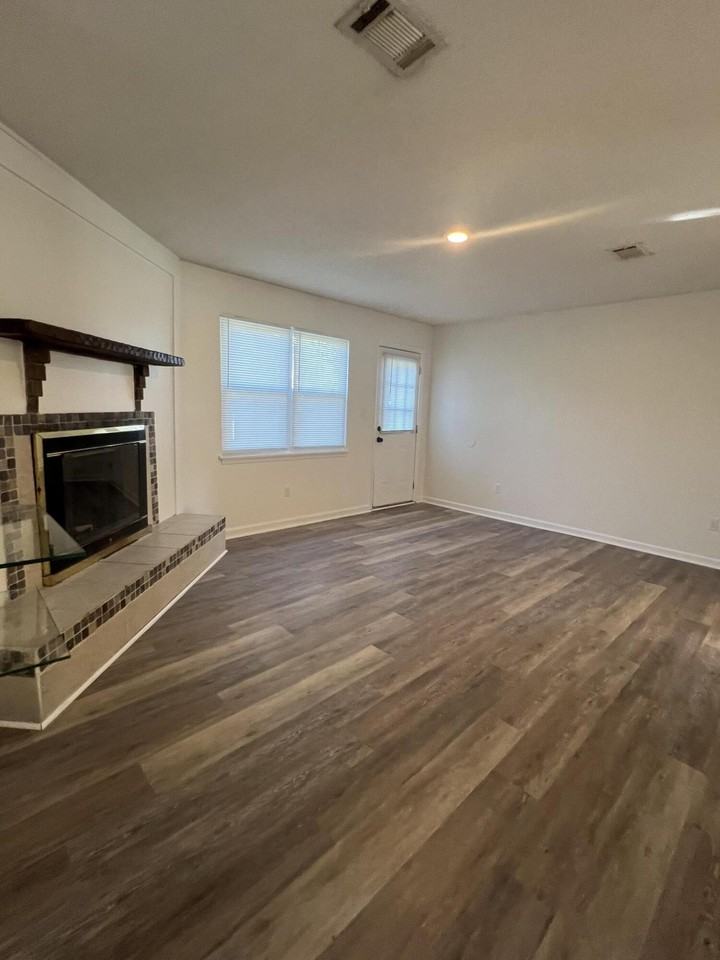 3064 Angela St - Photo 3 of 24