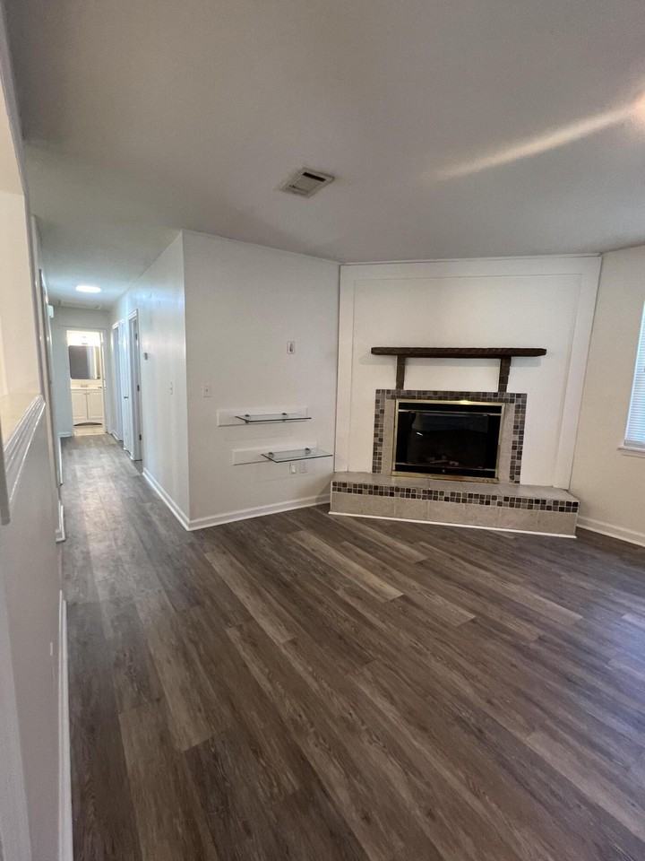 3064 Angela St - Photo 5 of 24