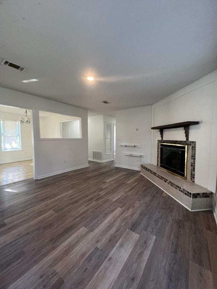 3064 Angela St - Photo 7 of 24