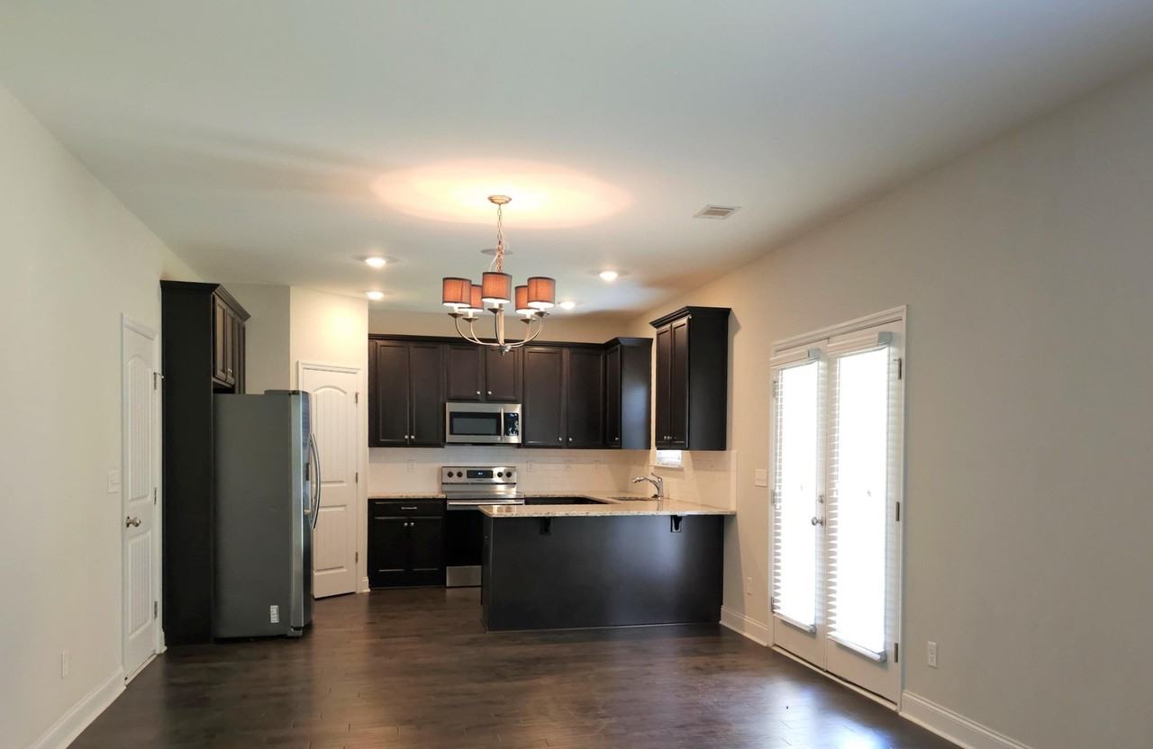 2138 Kinsale Ave - Photo 3 of 16