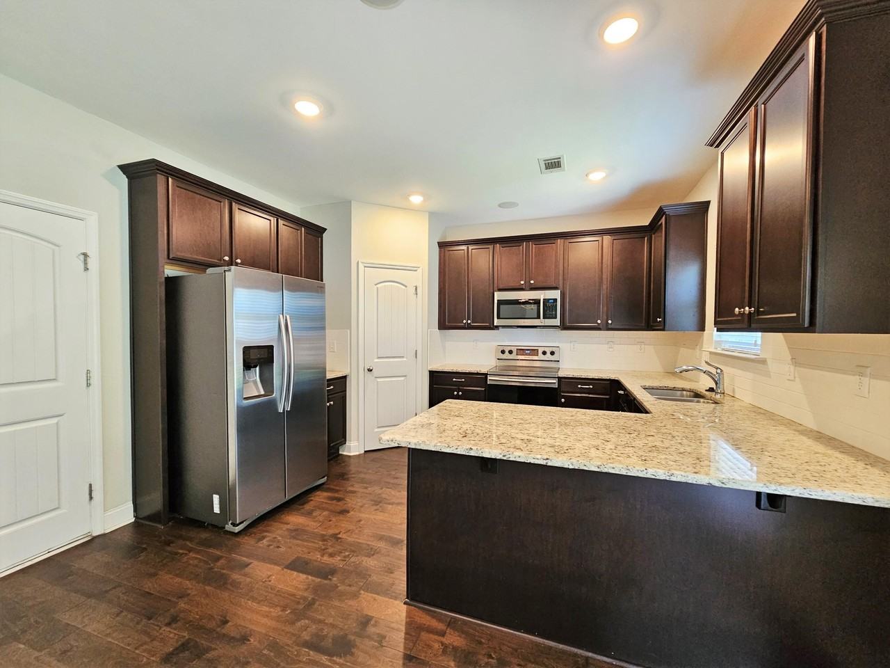 2138 Kinsale Ave - Photo 5 of 16