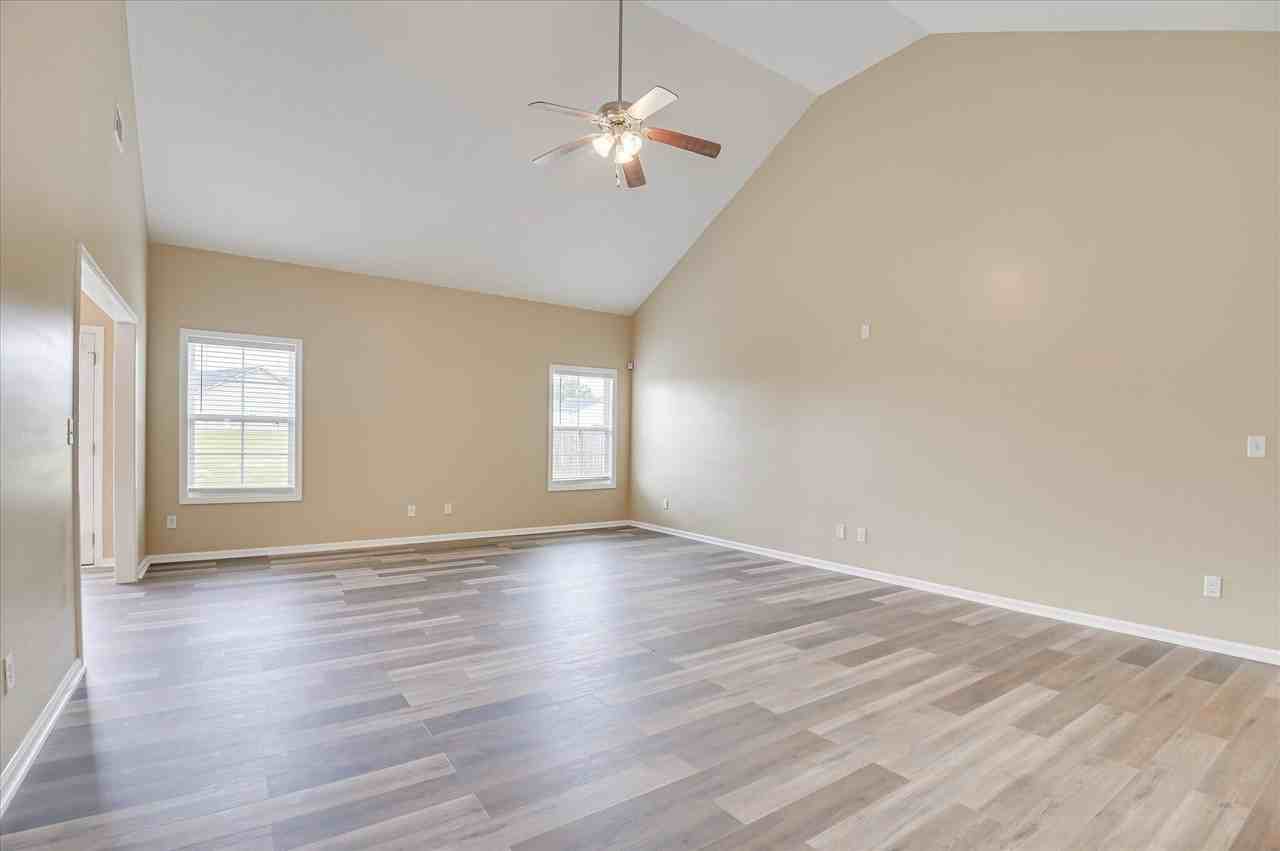 323 Koweta Way - Photo 7 of 33