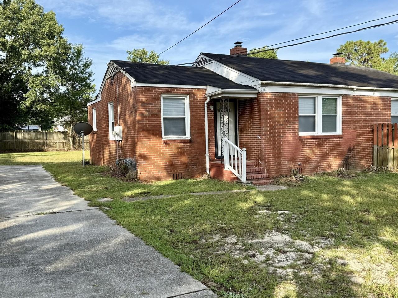 2550 Lyman St - Photo 2 of 17