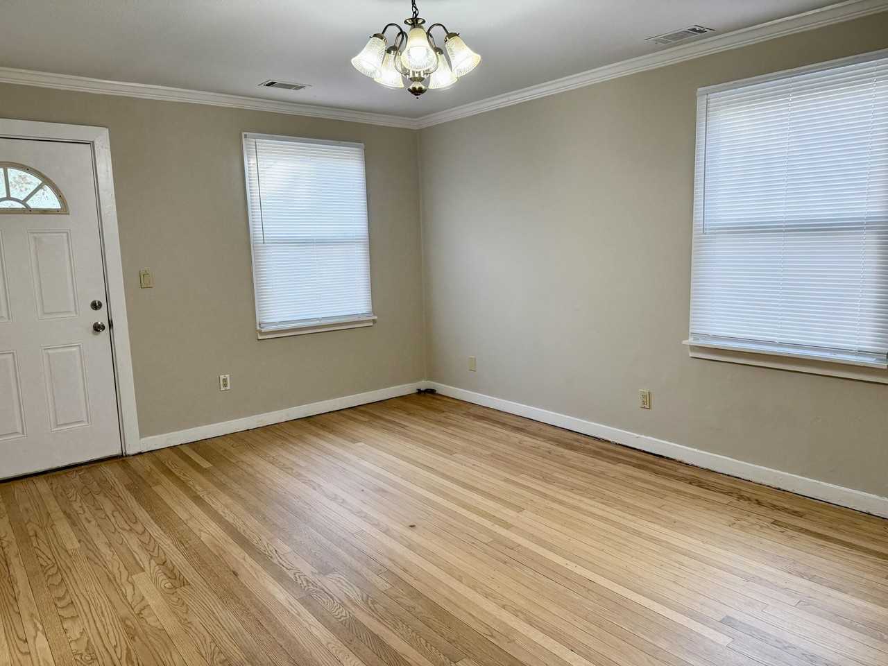 2550 Lyman St - Photo 4 of 17