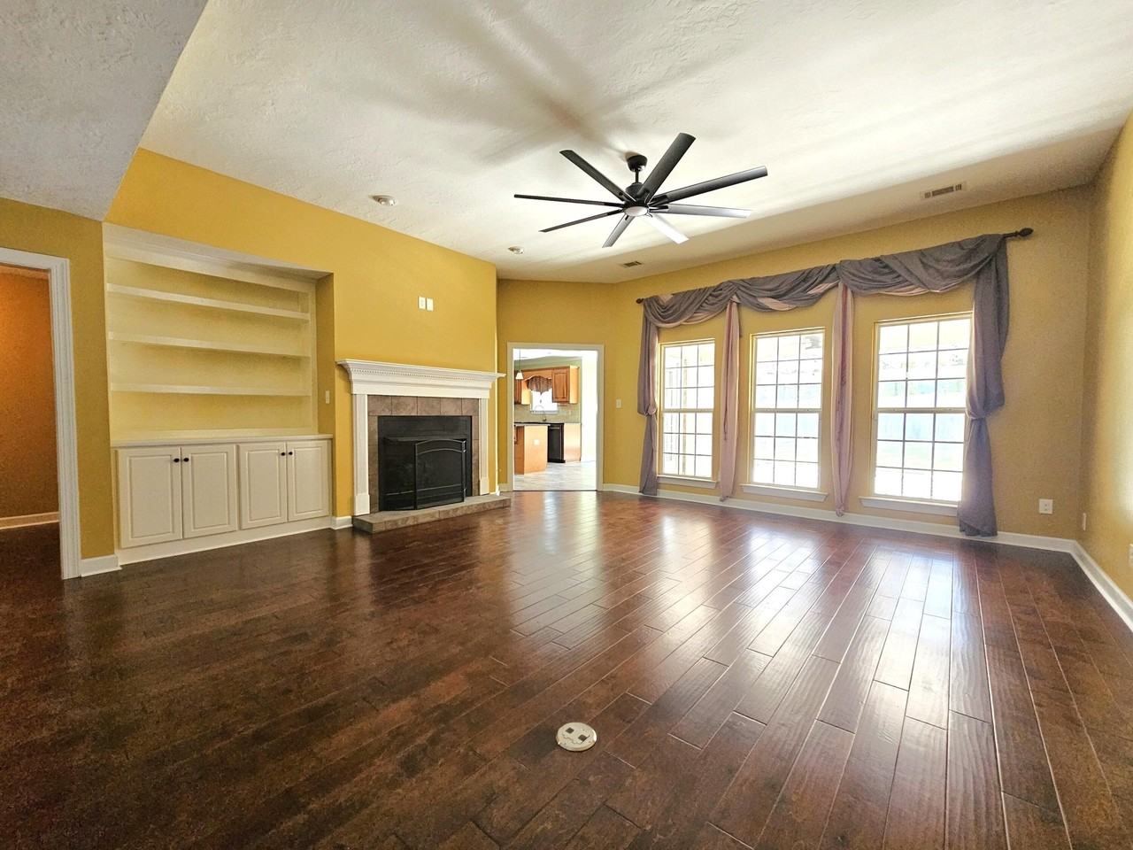 5232 Tilton Dr - Photo 3 of 27