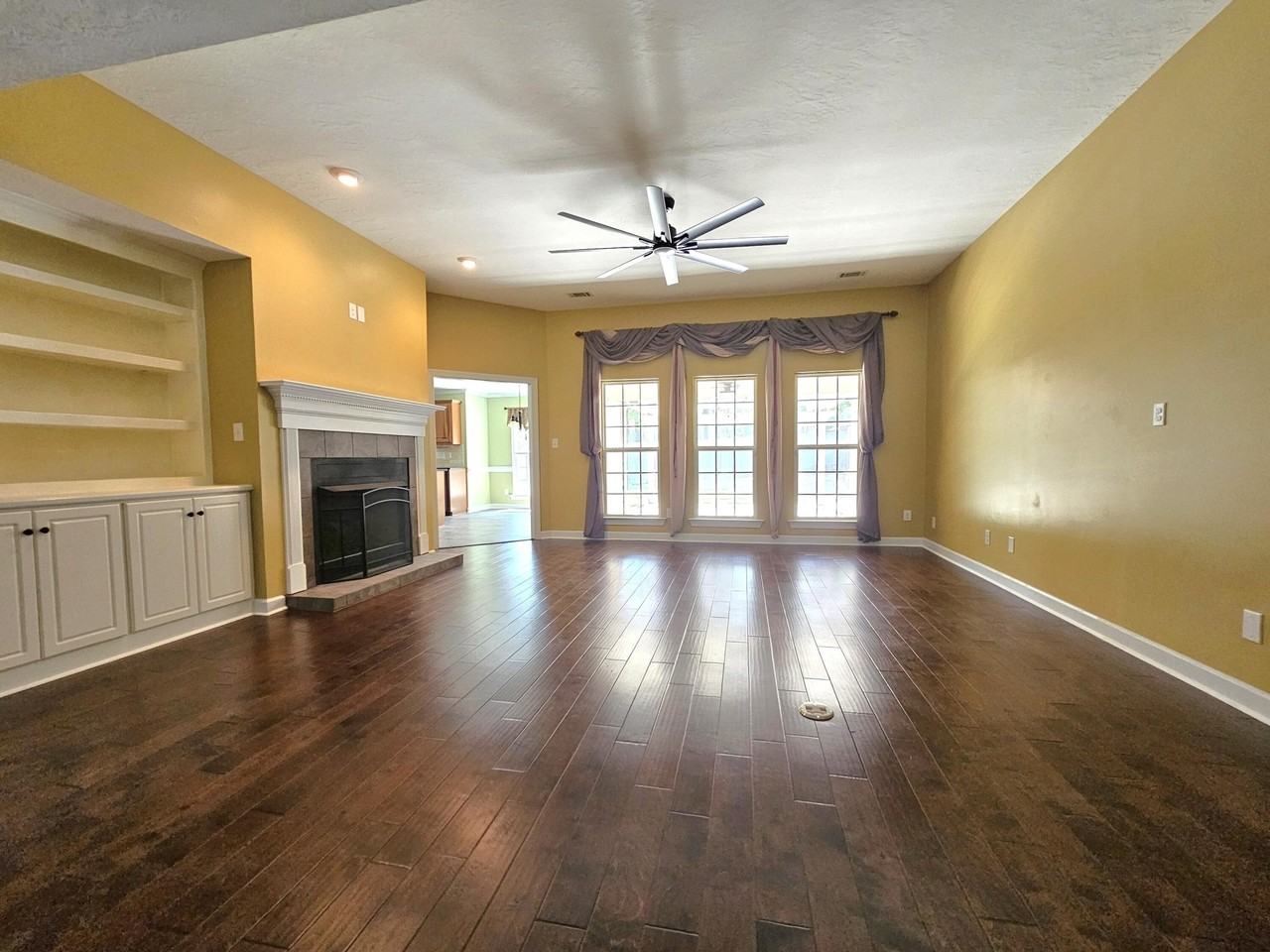 5232 Tilton Dr - Photo 4 of 27