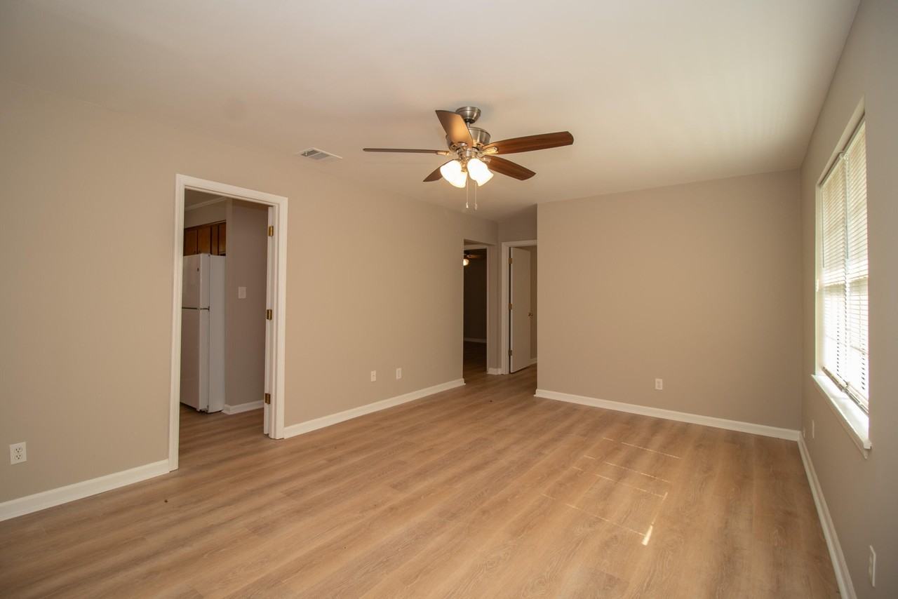 102 Blue Ct - Photo 5 of 9