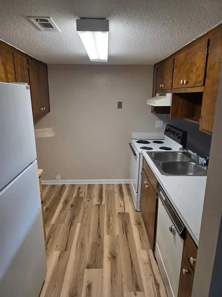 2304 Winston Way - Photo 4 of 10