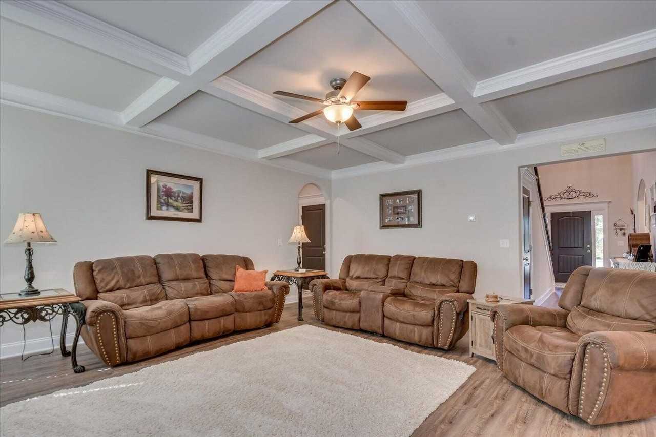 3025 Bannack Ln - Photo 6 of 25