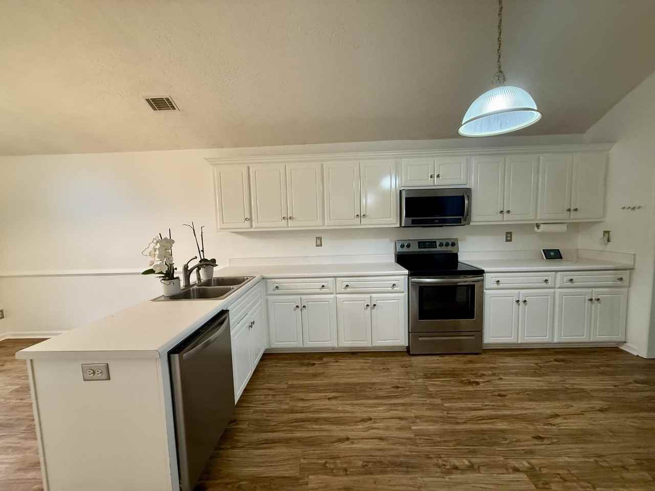 812 Coronet Dr - Photo 4 of 20