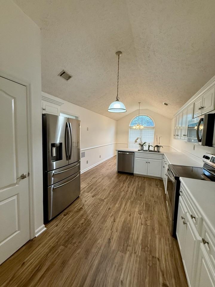 812 Coronet Dr - Photo 6 of 20