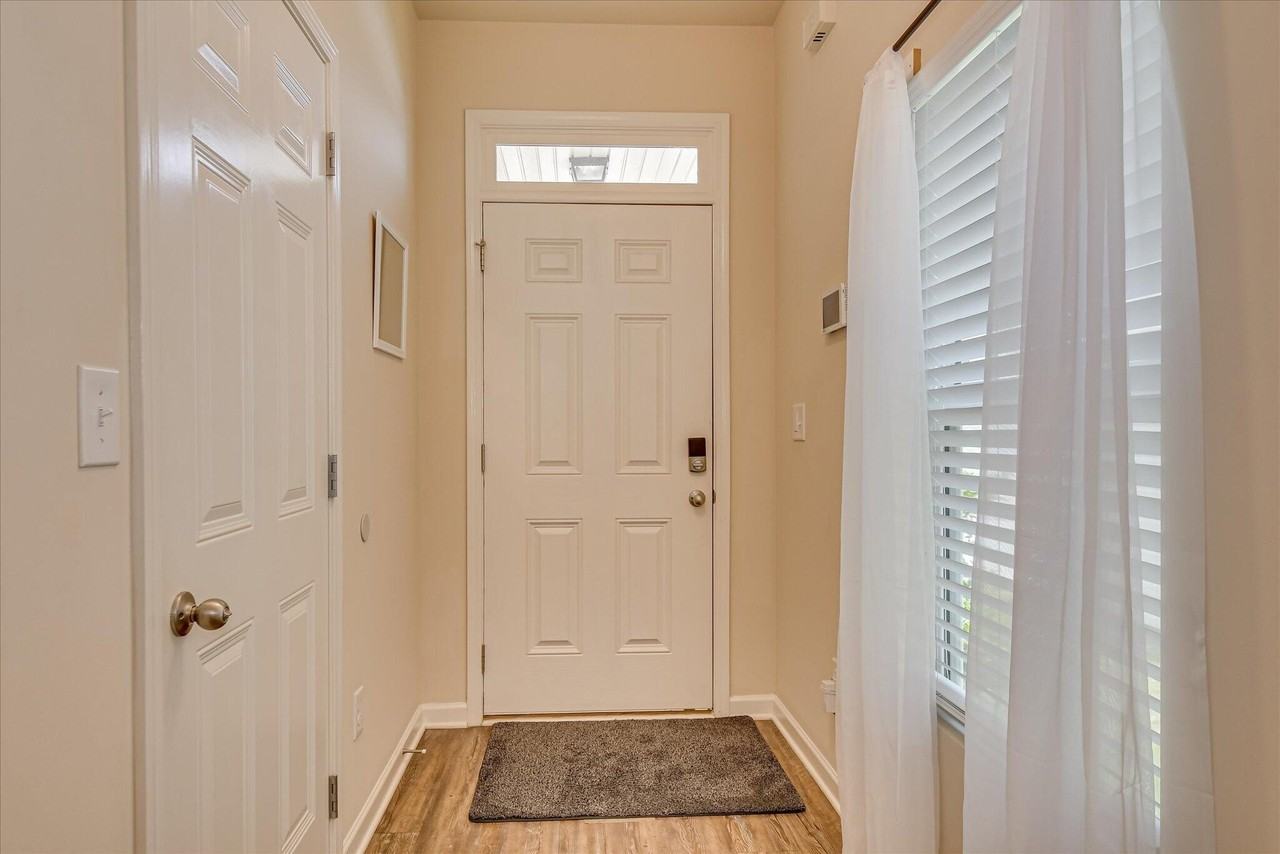 287 Claudia Dr - Photo 5 of 38