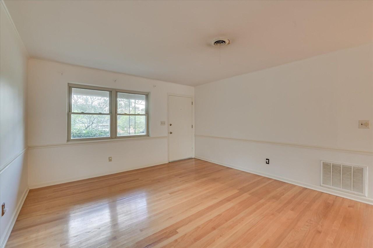 1654 Pendleton Rd - Photo 4 of 31