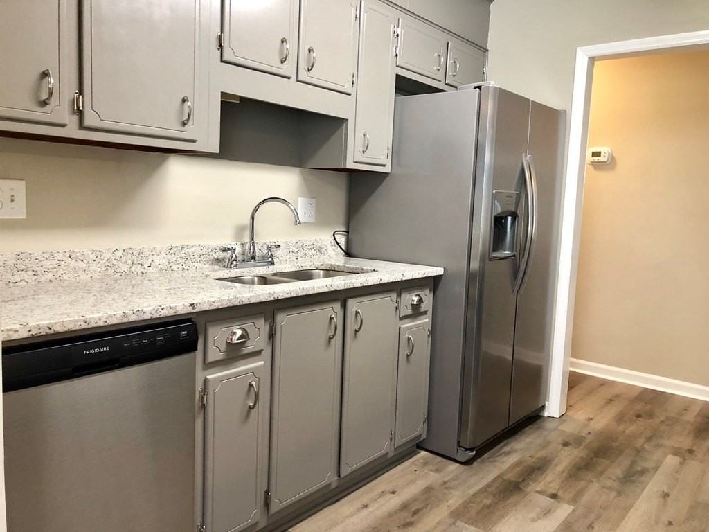 3206 Kings View Ct - Photo 5 of 11