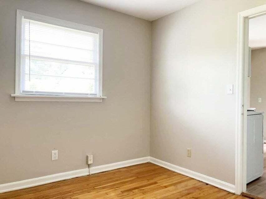 506 Weed St - Photo 7 of 11