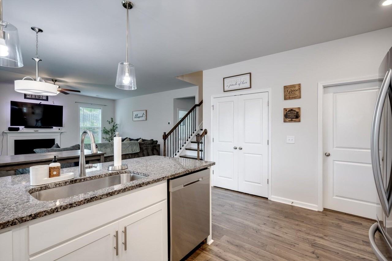 6383 Whirlaway Rd - Photo 5 of 32