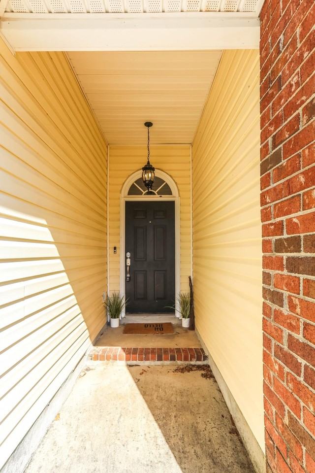 425 Trestle Ln - Photo 3 of 50