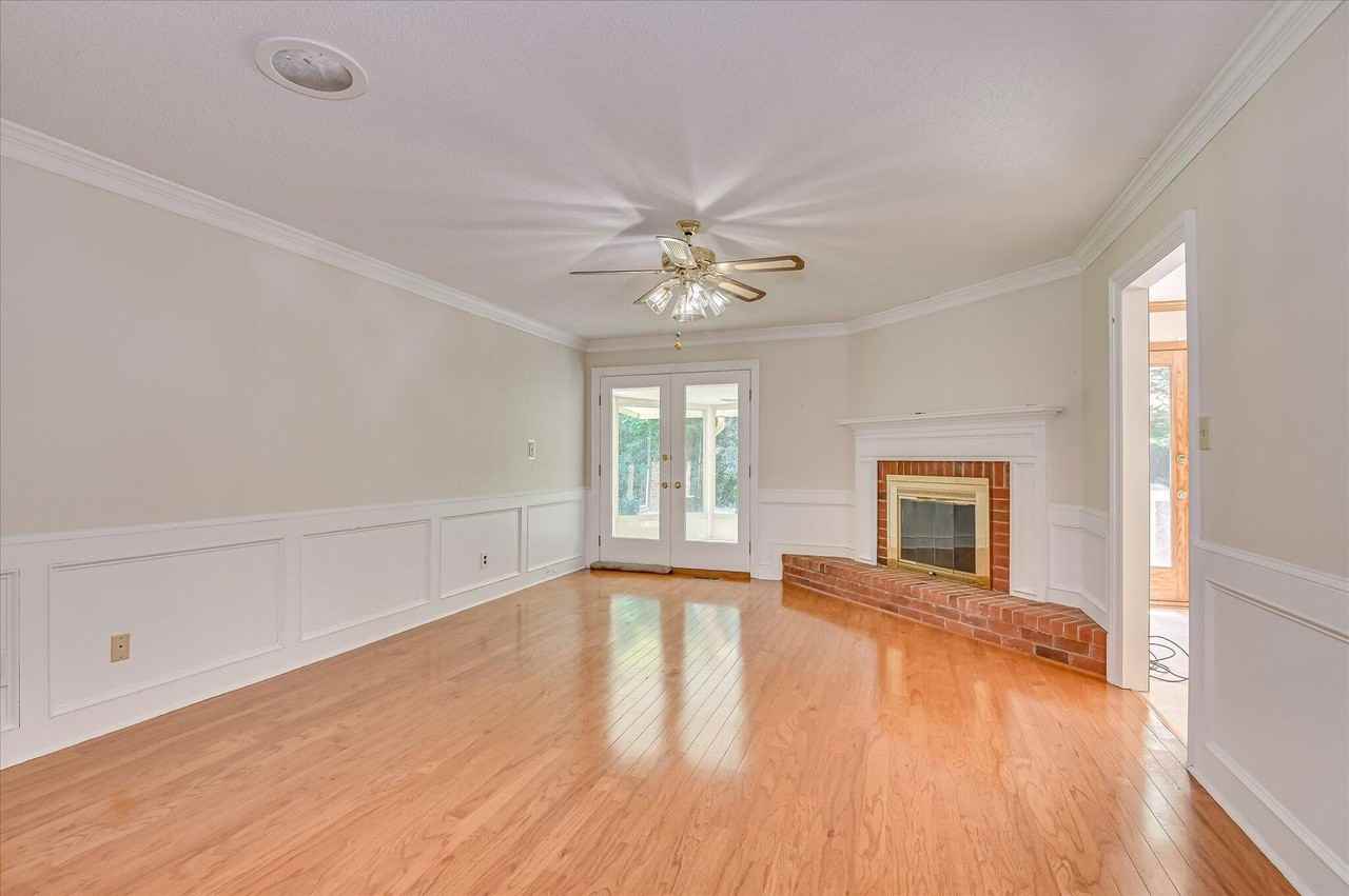 4628 Peavine Ct - Photo 7 of 37