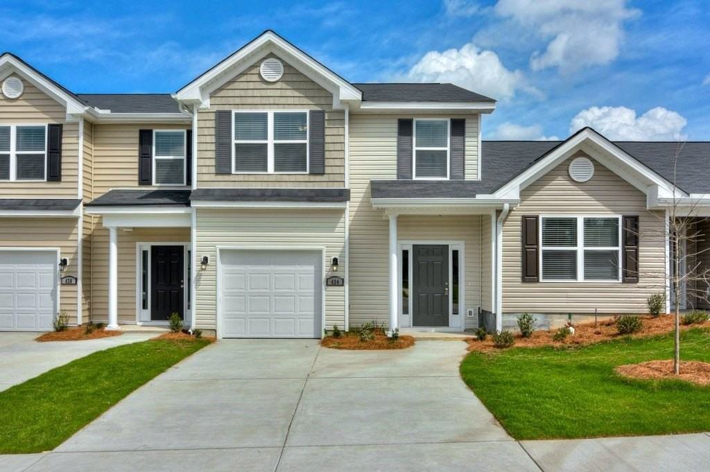 445 Amesbury Dr - Photo 3 of 32