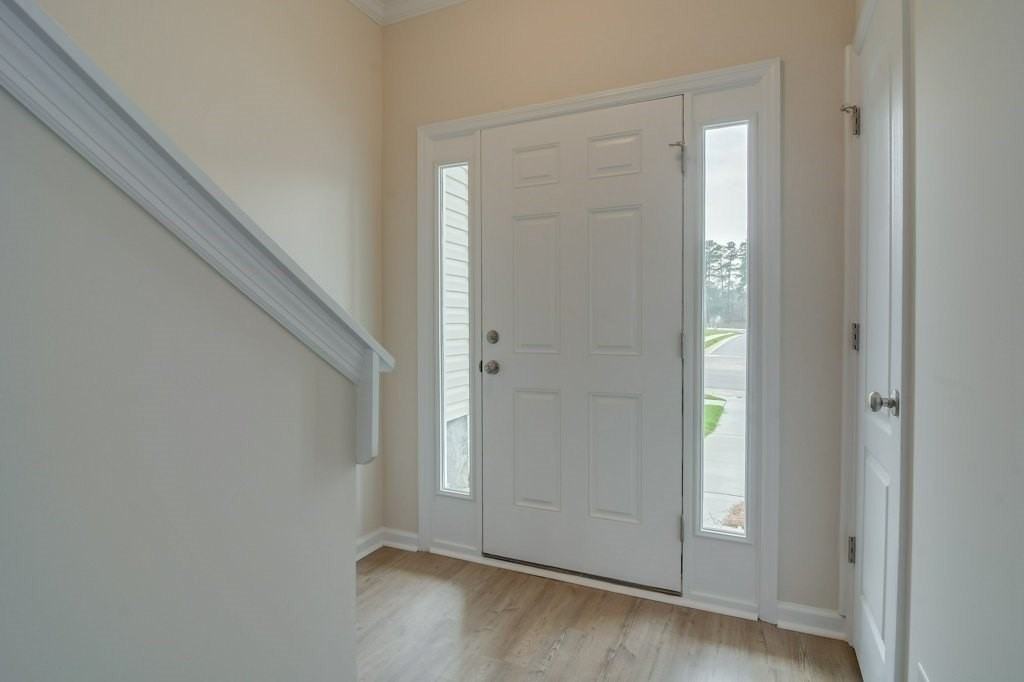 445 Amesbury Dr - Photo 7 of 32