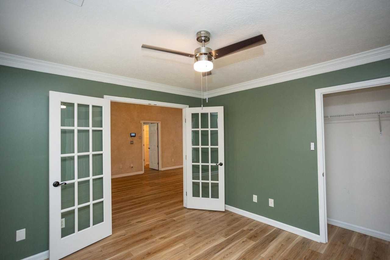 6053 Sanibel Dr - Photo 6 of 30