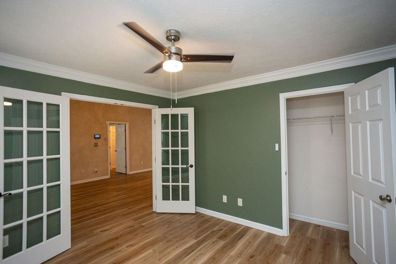 6053 Sanibel Dr - Photo 7 of 30