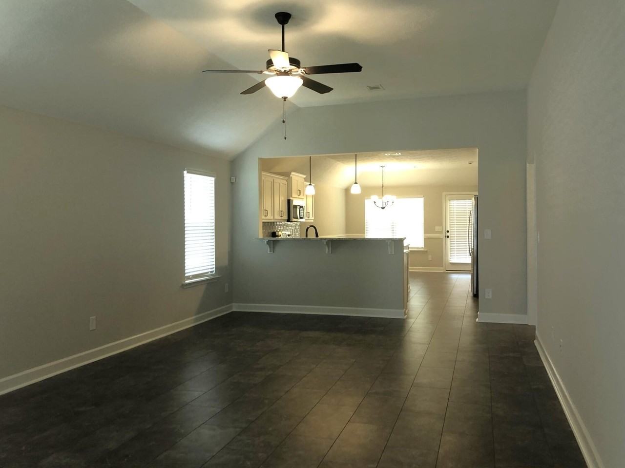 879 Goodale Dr - Photo 4 of 25