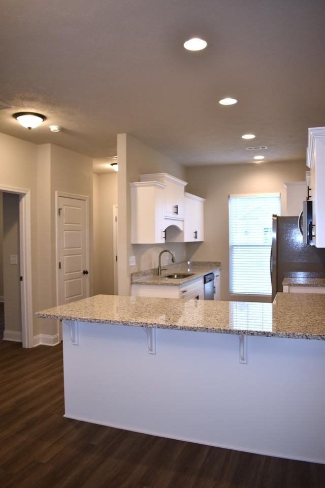 554 Hardy Pt - Photo 2 of 11