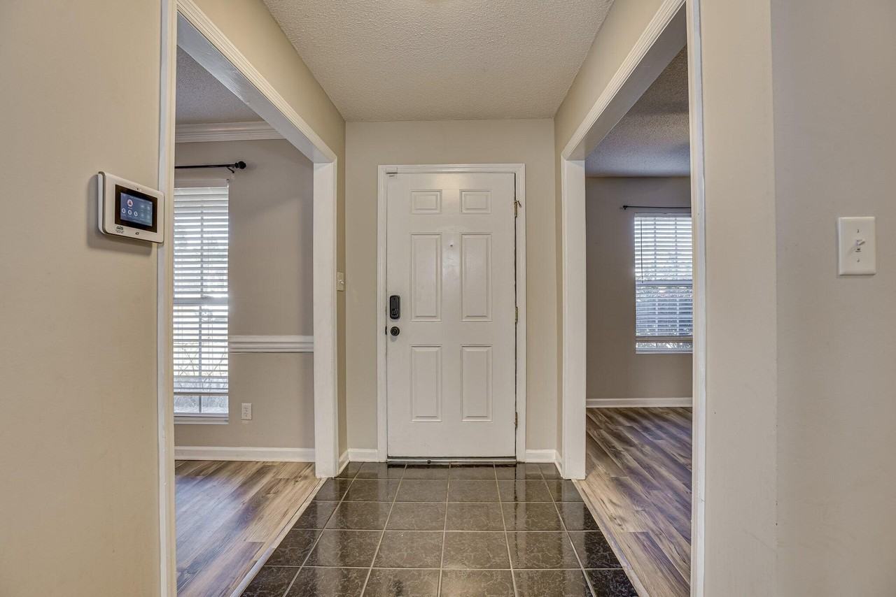 4318 Sanderling Dr - Photo 4 of 30