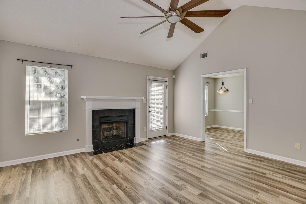 4318 Sanderling Dr - Photo 6 of 30