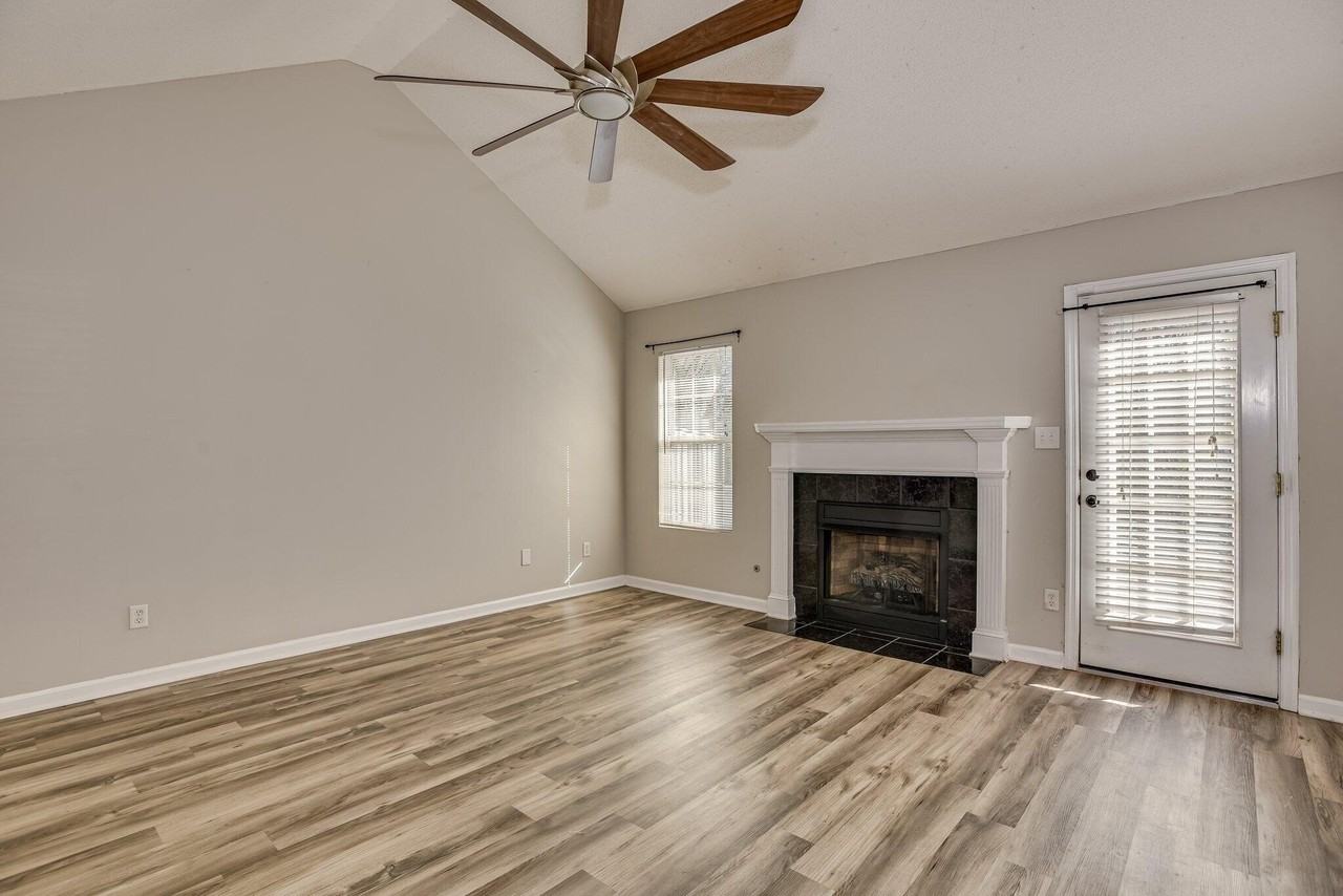 4318 Sanderling Dr - Photo 7 of 30