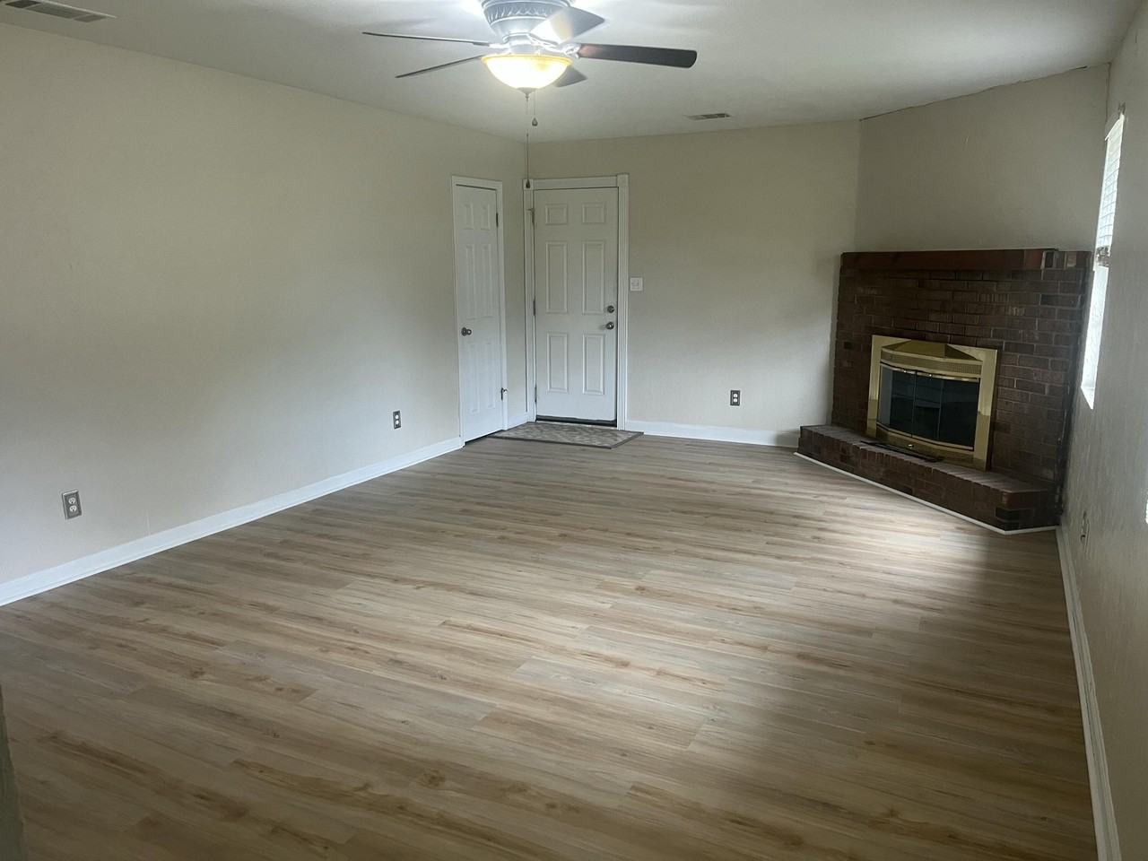 706 Cottonwood Ct - Photo 4 of 20