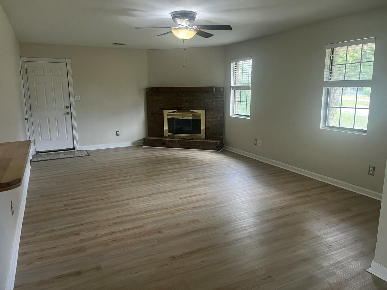 706 Cottonwood Ct - Photo 5 of 20