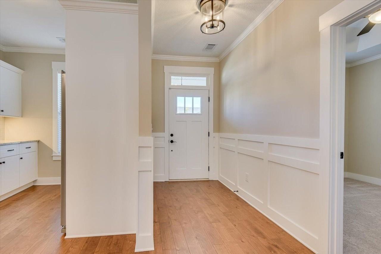 234 Outpost Dr - Photo 5 of 32