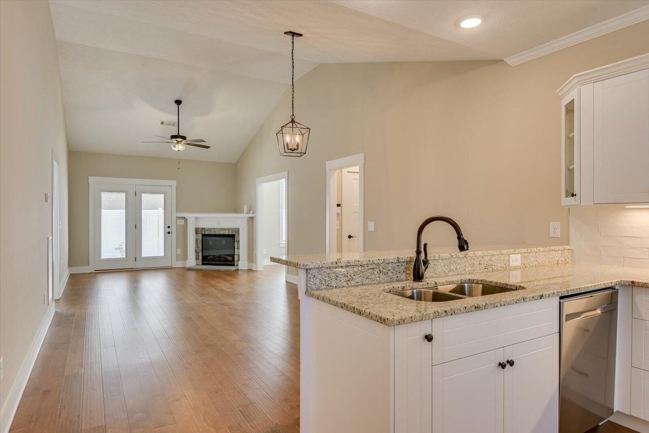 234 Outpost Dr - Photo 6 of 32