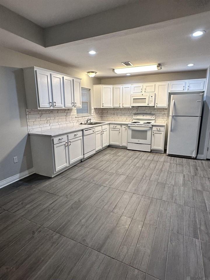 14300 Cassie Ln #B - Photo 3 of 11