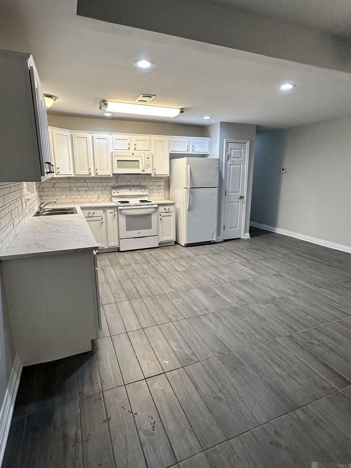 14300 Cassie Ln #B - Photo 4 of 11